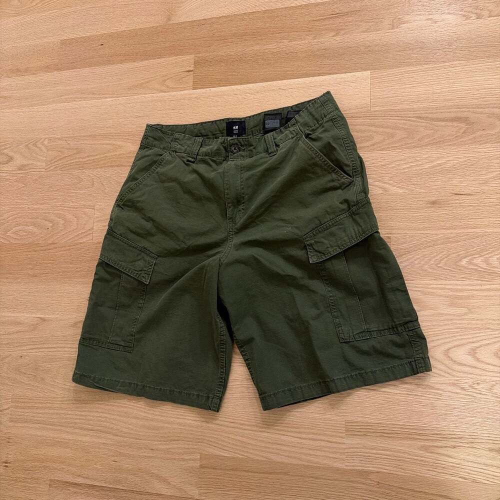 H&M Loose Fit Olive Green Ripstop Cargo Shorts Size 32